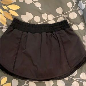 Lululemon black ruffled skirt